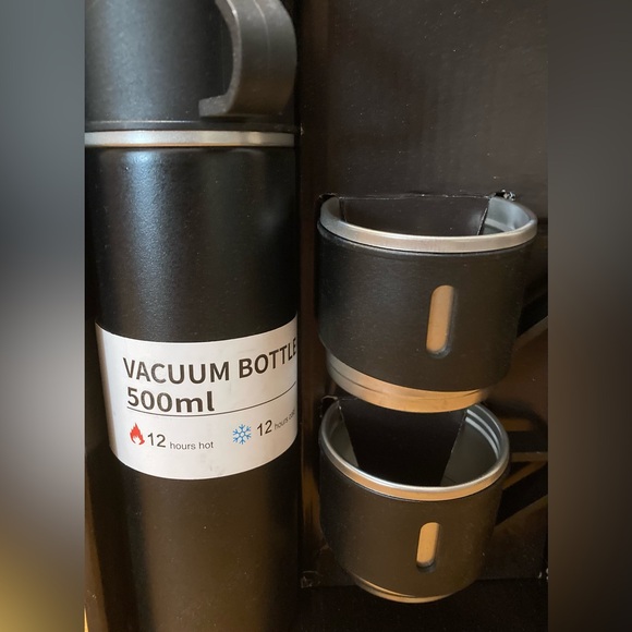 NWT Black Vacuum Bottle For Hot -Cold Drinks Up To 12 Hours With Added Cups - Picture 4 of 7